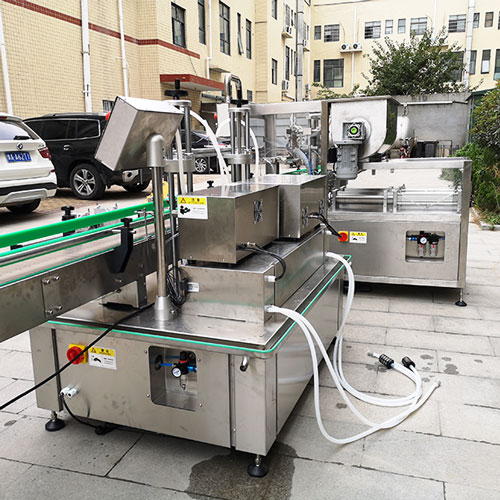 大顆粒醬料灌裝加油加汁機背面實拍